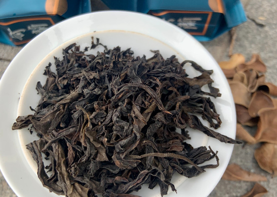 Smoky Lapsang Races Tea com temperatura de preparação de 95-100 ° C e tempo de preparação de 3-5 minutos