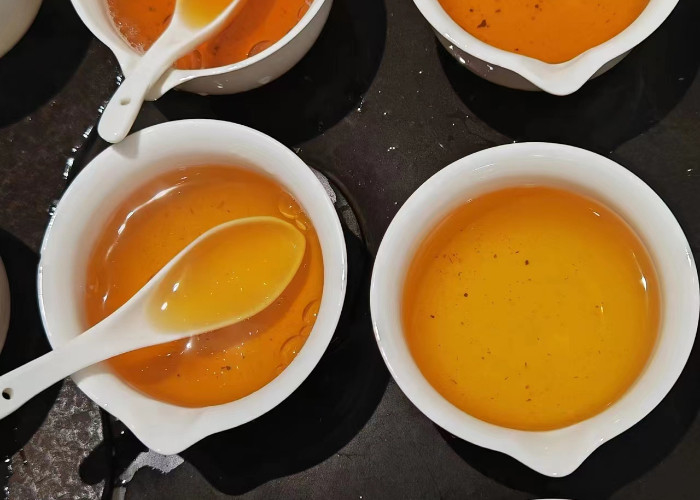 Jin Junmei 80g caixa de presente em lata chá wuyi flor de montanha pequena semente fábrica de chá lianyun atacado