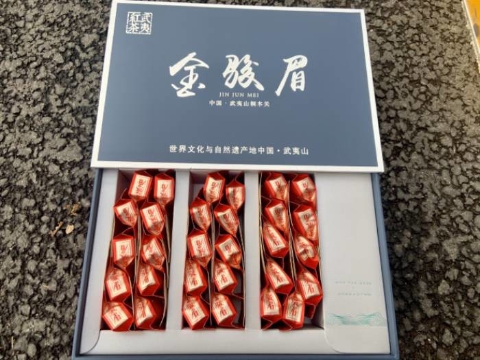 O chá Jinjunmei, um ramo do chá preto em Zhengshan, originou-se na aldeia de Tongmu, cidade de Wuyishan, província de Fujian.